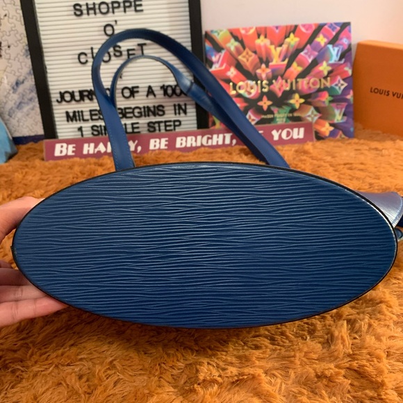💯 Authentic LV Blue Epi Saint Jacques long strap - Picture 3 of 16